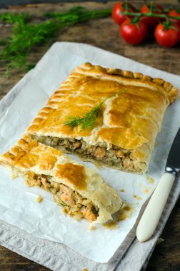 Bisected   cake   with stuffing